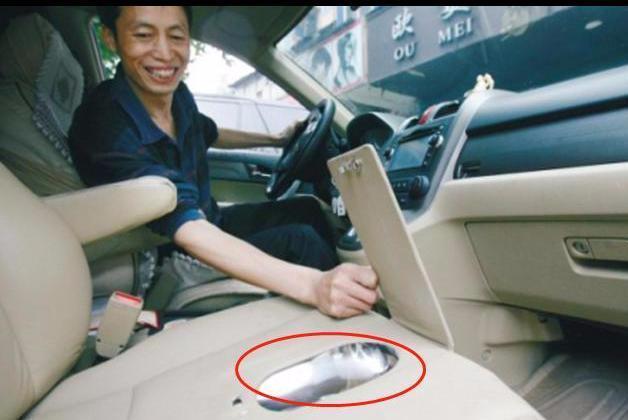 高速找不到厕所还总是堵车?老司机的先见之明,有它开车不再难受