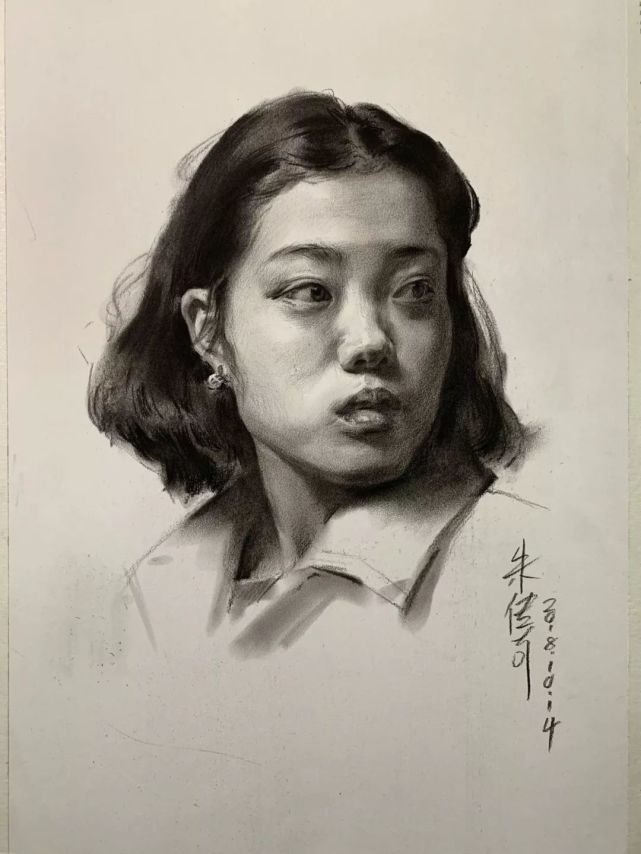 教你画有扭头动态的短发女青年素描头像