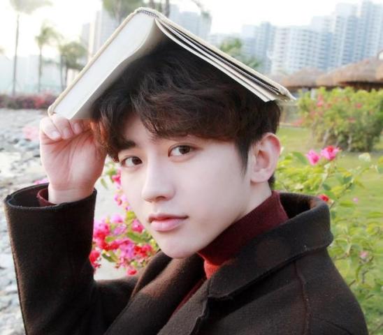 《那年春天》中蔡徐坤一句歌词,8字短句,竟成