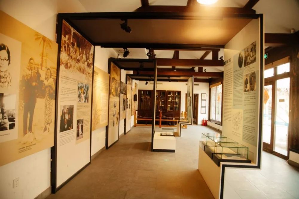 故居 下一个展厅是介绍这个胡同博物馆的主人 主人是凌叔华和陈西滢