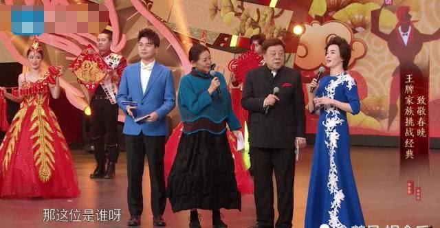 沈凌男扮女装,模仿董卿主持节目,网友:还我最美主持