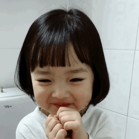 全网最火表情包和林妙可小时候一样的塌鼻梁宽眼距,但逆袭了