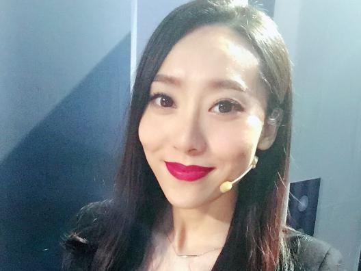 北漂楷模,她演小品被宋丹丹收徒,跑龙套被星爷