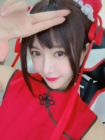 饺子君cos"祭祀"神还原,当她蹲下的瞬间,网友全部沦陷了