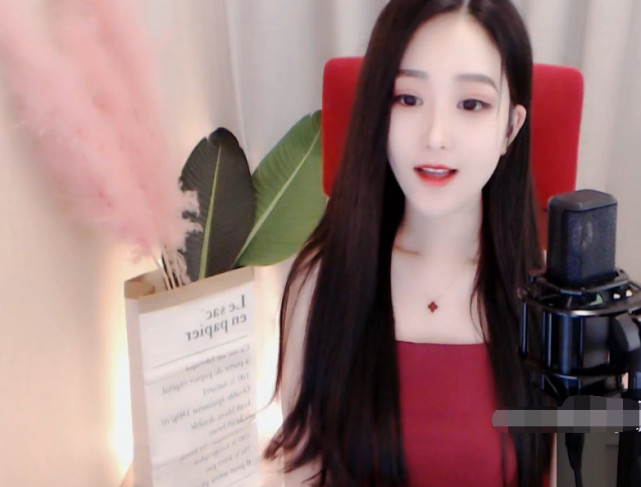 而全网大多数知名的神豪都来自与虎牙和yy,而原因也十分简单,在这两个