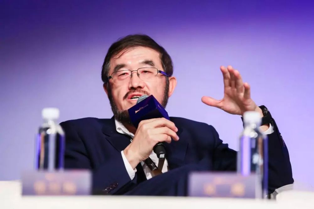 同一时间,一家1995年成立的通信领域科技公司——ut斯达康创始人吴鹰