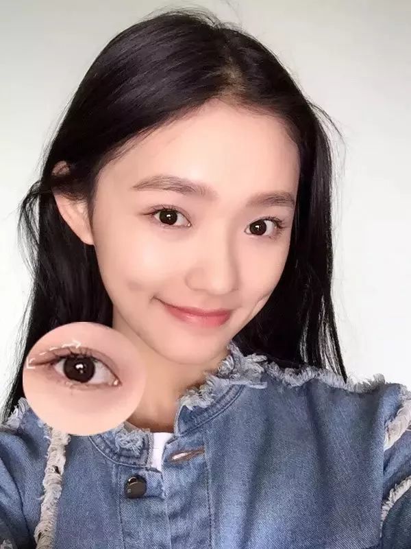 内双的周冬雨最适合画半截眼线,因为内双前半部完全被眼皮遮盖住,其实