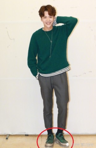 徐海乔录节目,脚上"毒液鞋"成功抢镜,网友:卖掉aj也要买!