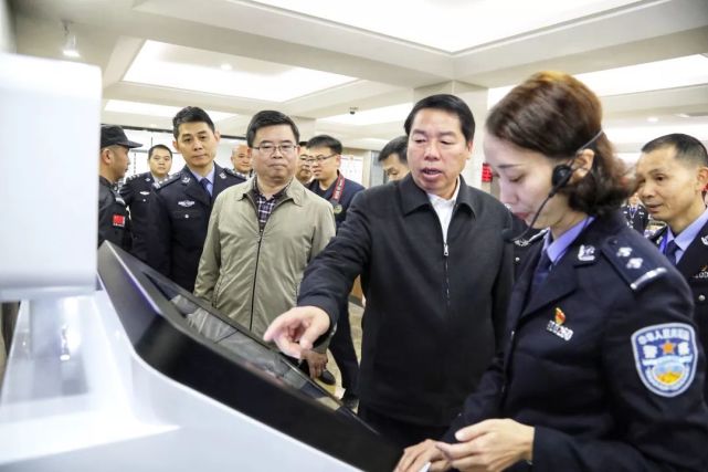 副市长,公安局长李伙金到鲤城公安分局警务服务中心检查指导工作