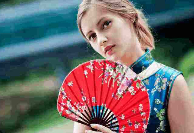 中国哪里做的不好?为何俄罗斯美女来到中国旅