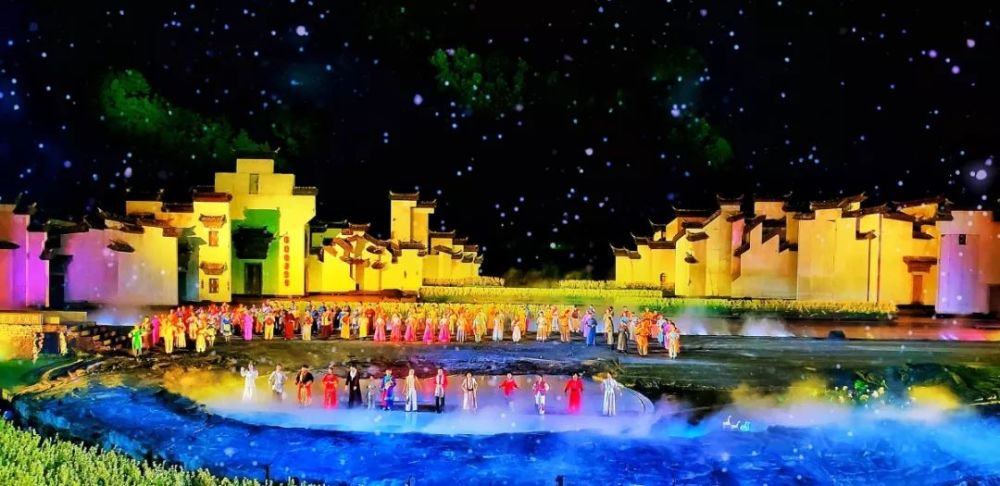 【梦里老家】大事件 【梦里老家】露天剧场斥资千万采购灯光设备 灯光