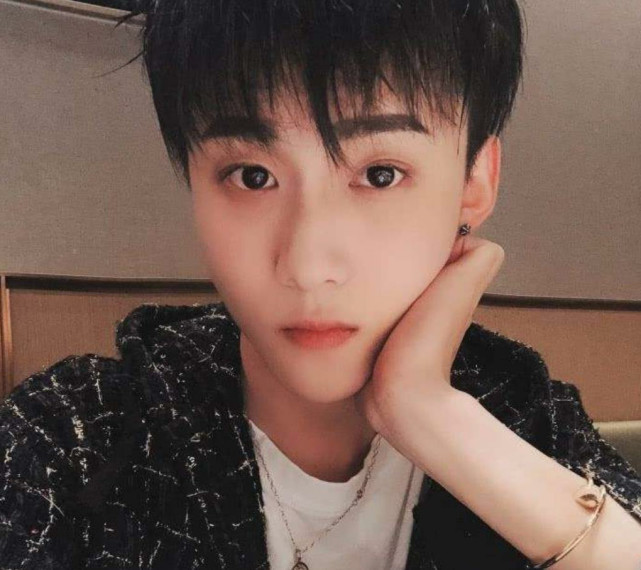 王乐乐的原名叫王家豪,就是非常普通的那种名字,是一家人的自豪骄傲