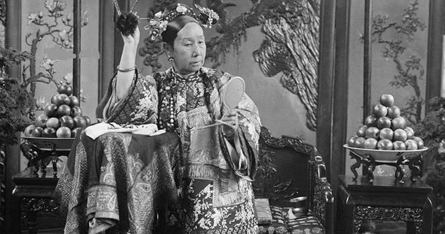 时尚大师为什么也叫老佛爷?佛爷一词,其实不