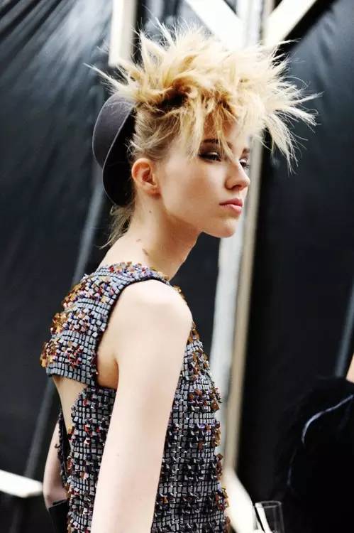 香奈儿老佛爷85岁离世!辉煌争议,时尚毒舌,造