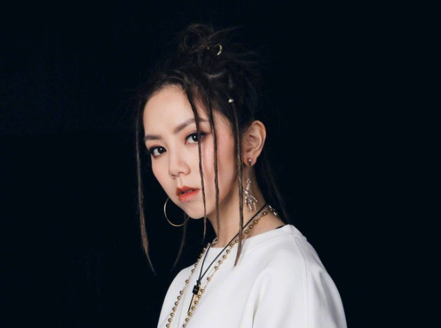 14岁以歌手出道，16岁发行专辑，邓紫棋这么了不起，凭什么?