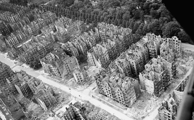 1943年英国对德国的汉堡大轰炸造成大量伤亡