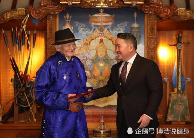 蒙古国一把手是肌肉男,56岁依然强壮!带领国家队夺得奥运金牌