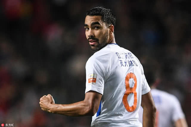 鲁能一线队大名单:无德尔加多 费莱尼身披25号