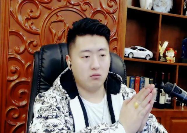 yy神豪哦哥刷3.7万顶榜老利,mc小洲尬称:大人有大量!