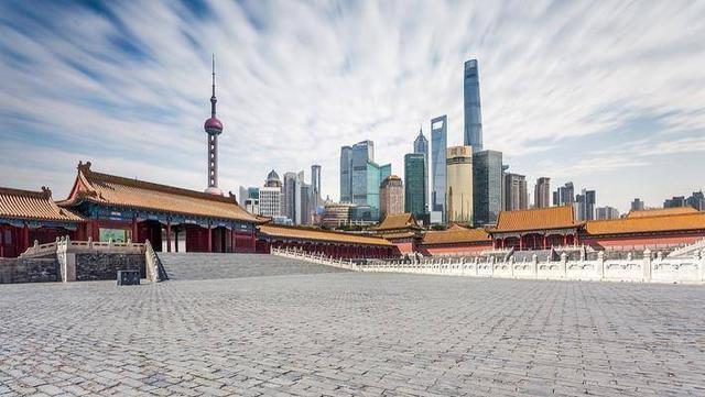 农村盖房胜过城里买房?高房价加速人才流失,三