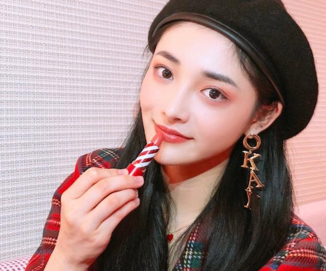 周洁琼:换了短款齐刘海儿的小仙女,戴上帽子很卡哇伊!