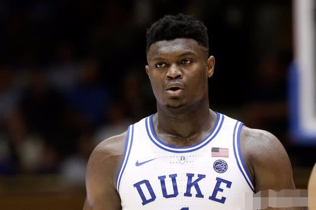 NBA准状元锡安开场一分钟就受伤下场,踩爆鞋