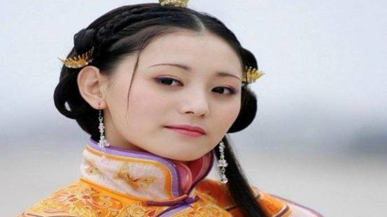 而我们说到的这位女子就是朱九妹,是一位举人的妻子,不仅年轻小,容貌