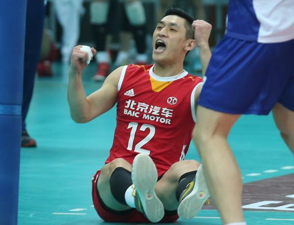 恰巧,研究生毕业的王琛今年刚在北汽男排拿到教练员资格证,刘旭东和