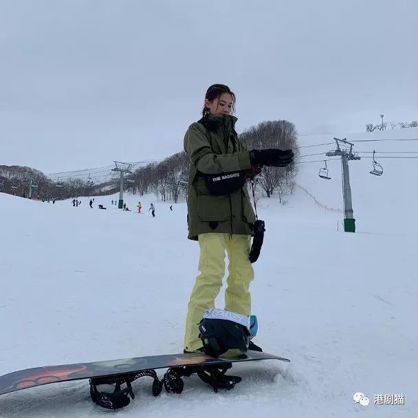 日本旅行!周秀娜舔雪糕晒靓样