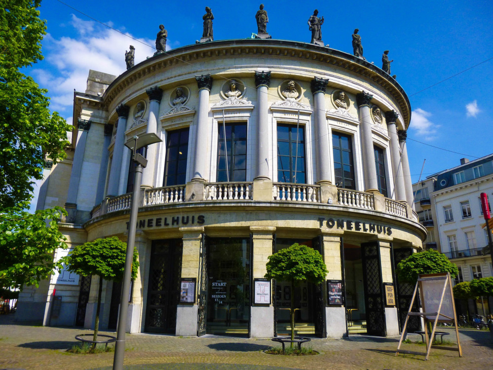 欧洲曾经最富裕的城市,世界钻石交易中心拥有1600家钻石公司