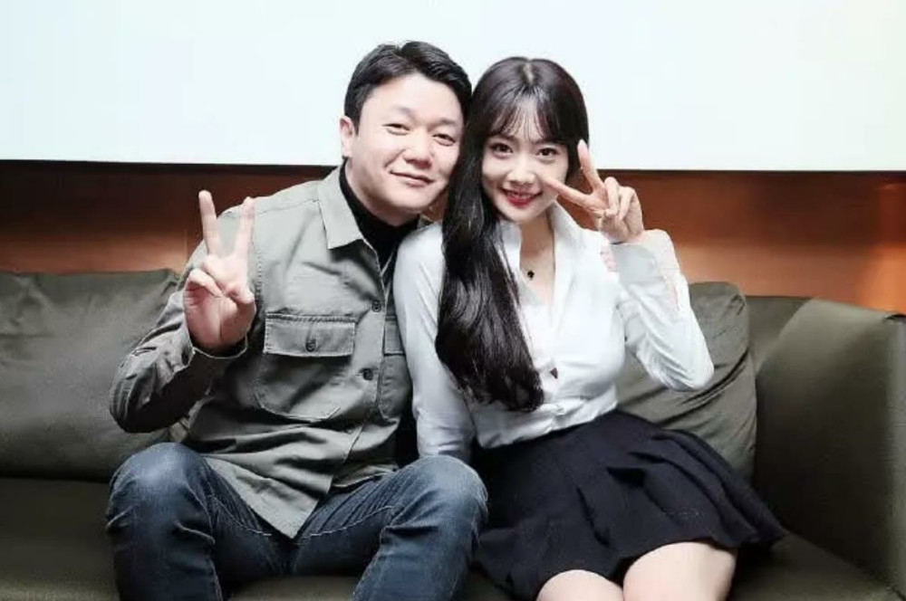 克拉拉老公真实身份曝光,网友化身柠檬精:打着灯笼找的老公吧!