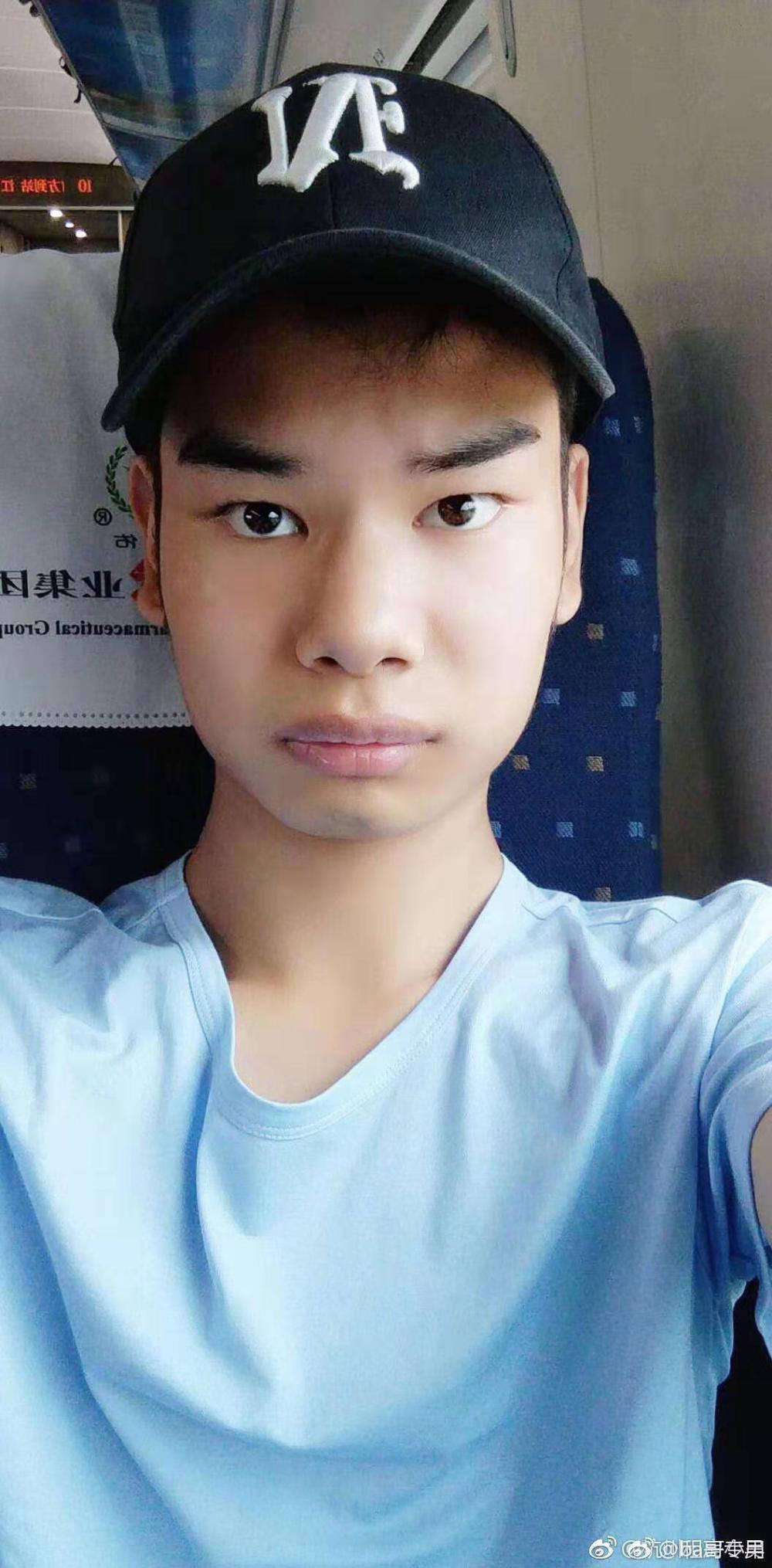 天价理发小吴出名加入娱乐圈,与女粉丝私信聊天,言语粗俗不堪!