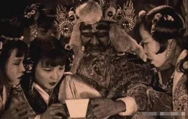 1927年版《西游记》咋被禁播了?看看蜘蛛精穿的裙子就知道了