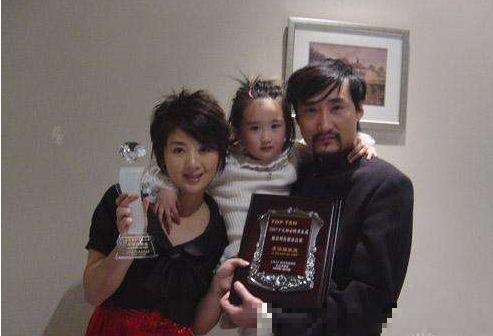 李佳璘因为杜冰雁一角一夜成名,并因此获得中国电视艺术"双十佳"十佳