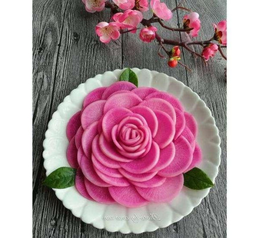 白萝卜做出红色果肉拼盘,里面加入这一物是关键,学会拿走不用谢