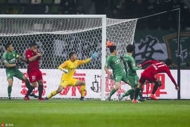 半场-上港0-0国安 郭全博拒单刀颜骏凌献连扑