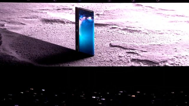 华为首款5G折叠屏手机Mate X发布 售价超1.7