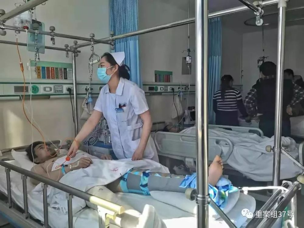 锡林郭勒蒙医医院，接受治疗的伤者。 新京报记者 王飞 摄