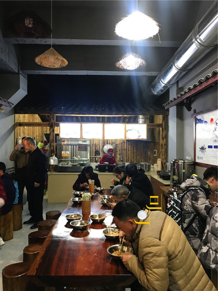 可可春节广西之旅:桂林第一顿早餐吃豪华版米粉,三碗米粉38元