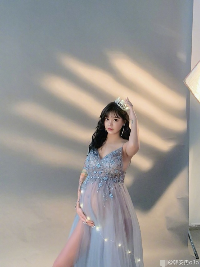 19岁《变形计》整容少女韩安冉晒大肚孕照 自曝2个月后将生产