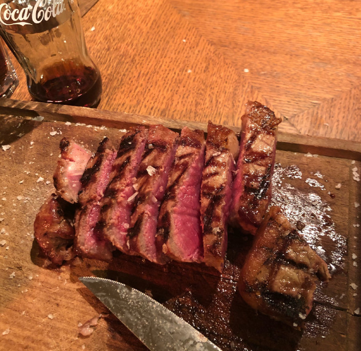 撒盐哥餐厅面临倒闭,可乐价格遭吐槽,网友:一