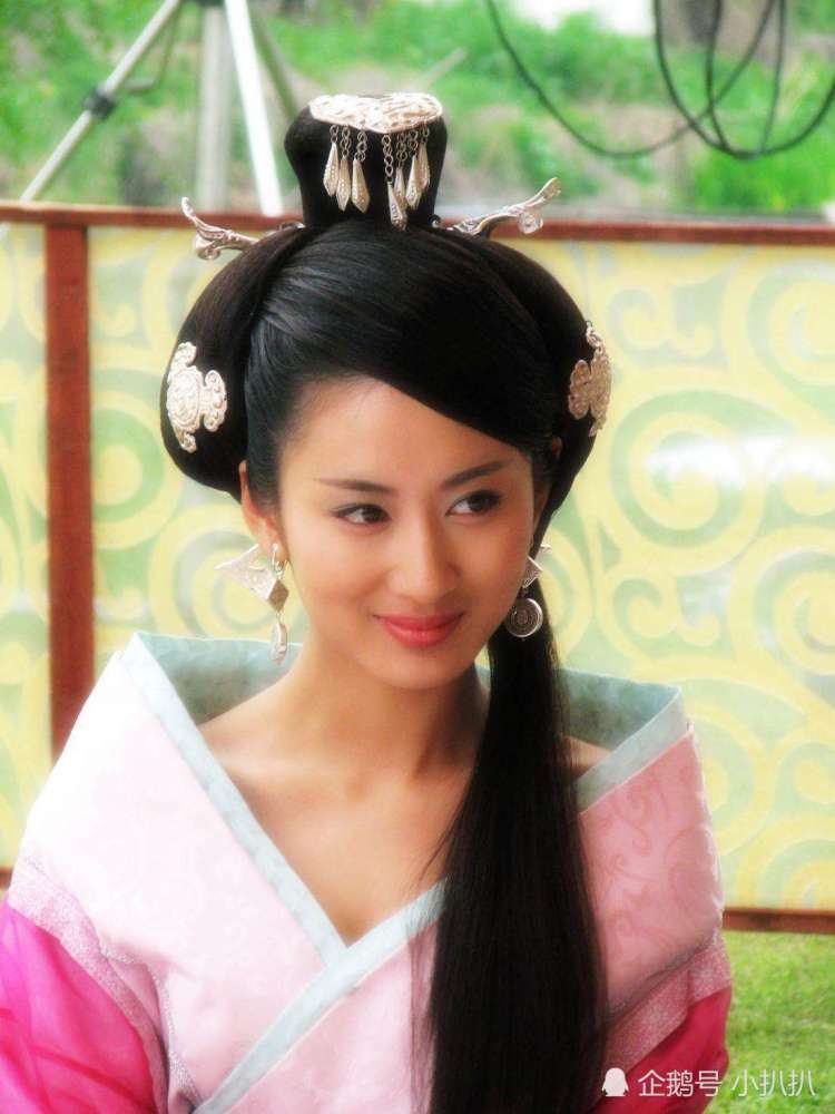 最美苦情戏女主角,两年没戏拍到处旅游.网友:哪里来的钱?