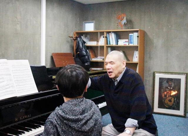 中国著名钢琴家崔世光大师公开课在大师公开课现场,大师们在倾听了