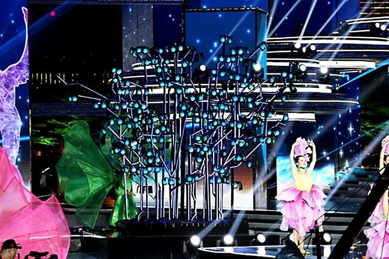 给我一块屏幕折出整个世界--2019MWC各种另