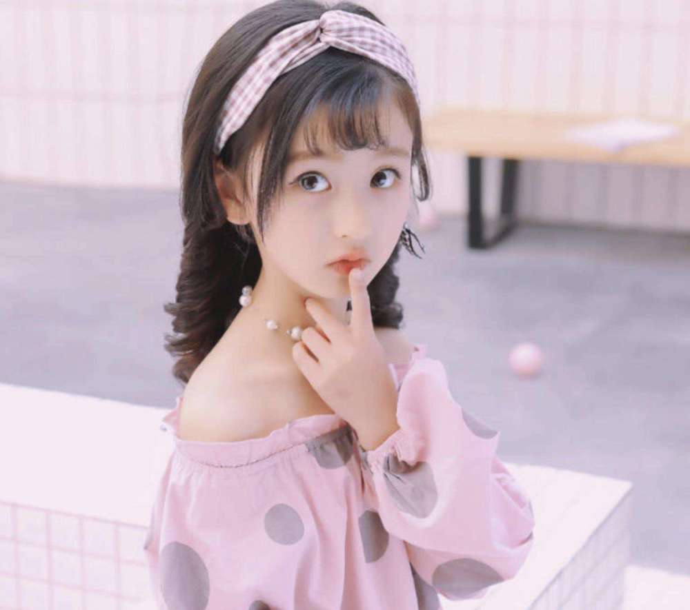 4位笑起来超甜的小童星,裴佳欣小芈月不分上下,你pick谁?