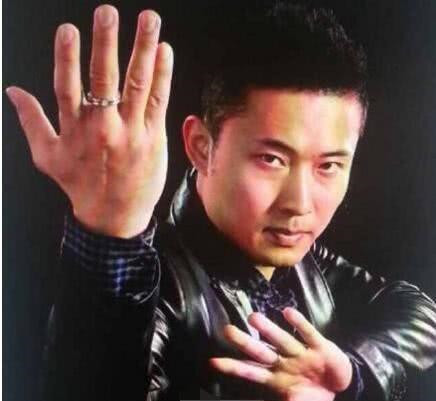 花20万上电视的雷雷,与成了处女情结专家的赵冀龙:谁在伤害谁?