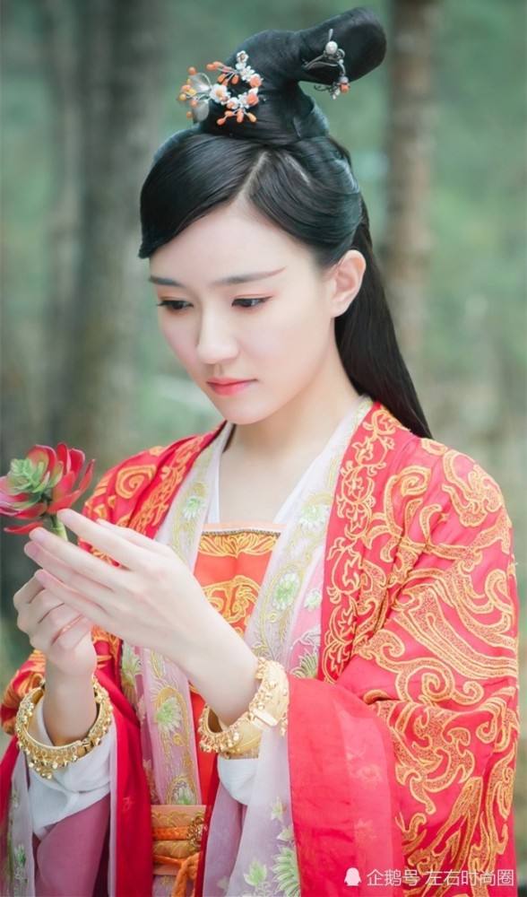 焦俊艳素颜被吐槽丑,化妆后惊艳众人,不输老同