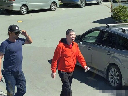 冯小刚现身新西兰参观别墅准备移民？真相太打脸（组图） - 2