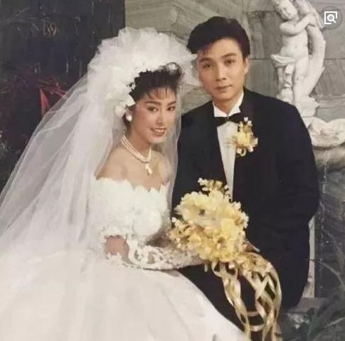 不同时代的婚纱照 90年代有质感 00年代太搞笑 还是它顺眼 热备资讯