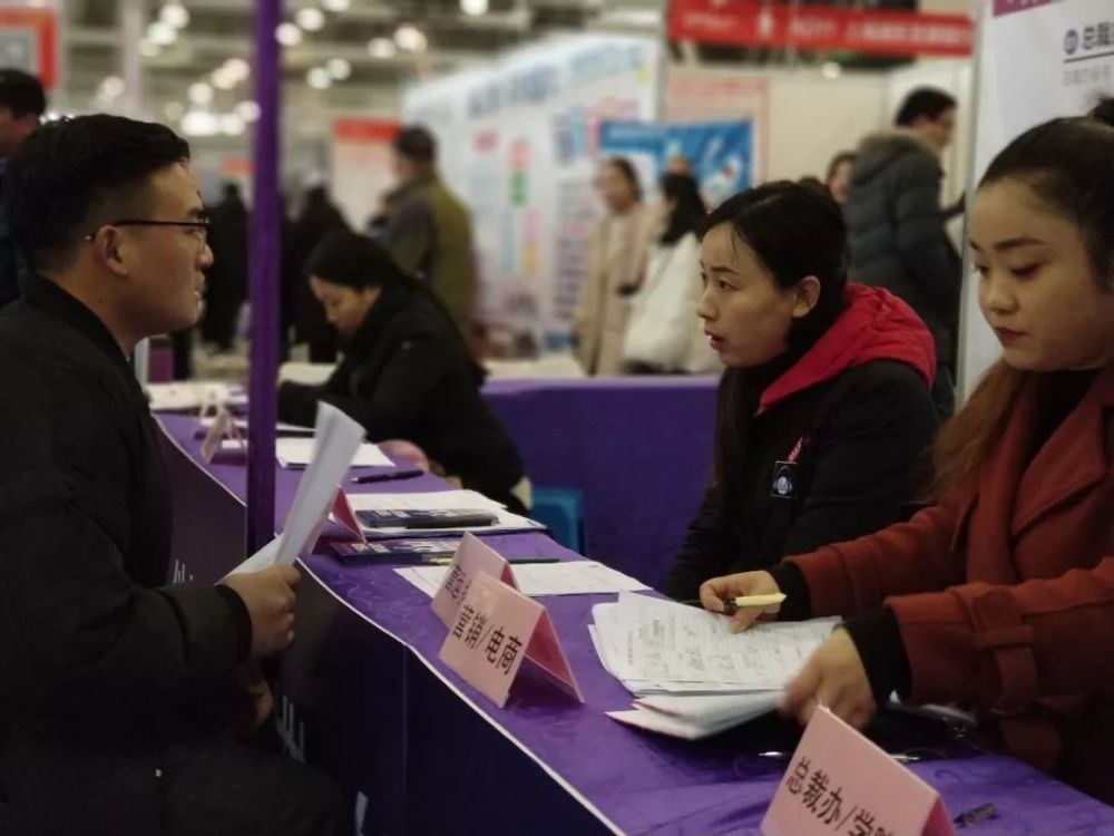 探访合肥招聘会现场:找工作难还是招人难?